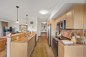 Condo, 2 Bedrooms, Ocean View (2105)