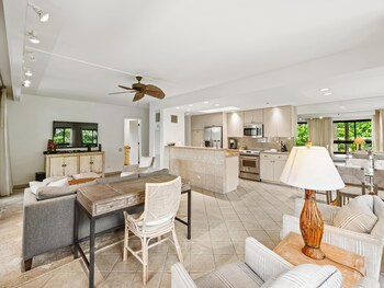 Condo, 2 Bedrooms (425)