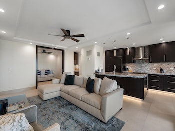 Condo, 2 Bedrooms, Ocean View (1103)