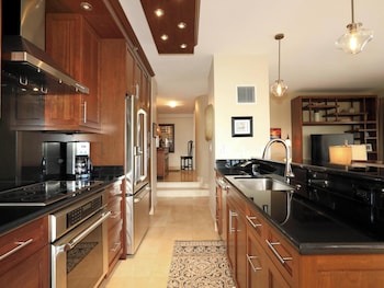 Condo, 2 Bedrooms (296)