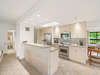 Condo, 2 Bedrooms (425)