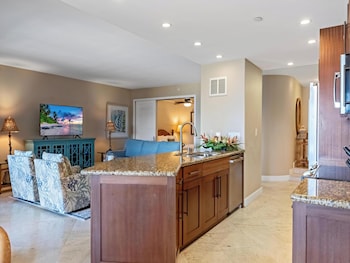 Condo, 2 Bedrooms, Ocean View (2101)