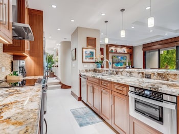 Condo, 2 Bedrooms (216)