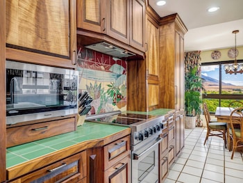 Condo, 2 Bedrooms, Ocean View (295)
