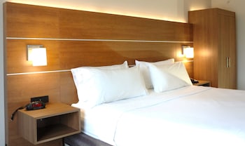 Suite, 1 King Bed with Sofa bed, Jetted Tub