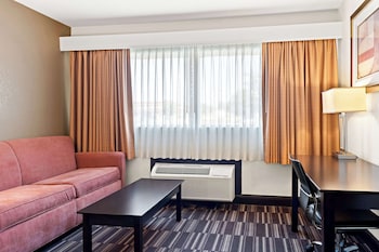 Standard Room, 1 King Bed, Accessible, Bathtub