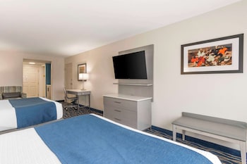 Executive Room, 2 Queen Beds, Non Smoking, Refrigerator & Microwave (with Sofabed)