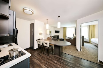 Suite, 1 Queen Bed, Accessible (One Bedroom Mobility Tub)