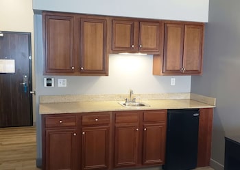 Room, 1 King Bed, Kitchenette
