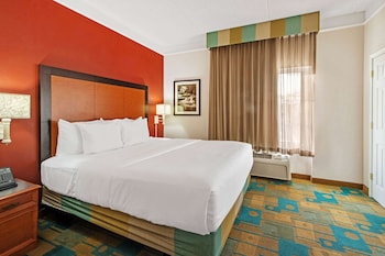 Suite, 1 King Bed, Accessible, Non Smoking (Mobility/Hearing Impaired Accessible)