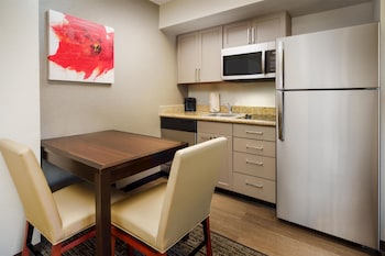 Suite, Multiple Beds, Kitchen