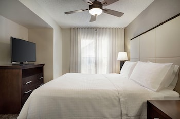 Suite, 1 King Bed with Sofa bed, Accessible (Mobility and Hearing)