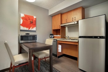 Suite, 1 King Bed with Sofa bed, Accessible (Mobility and Hearing)