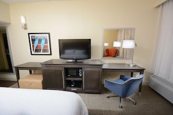 Room, 1 King Bed, Non Smoking, Refrigerator & Microwave