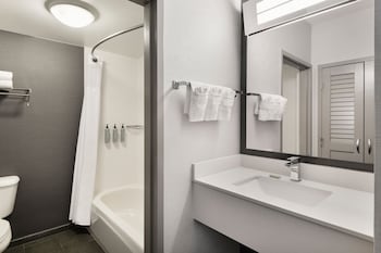 Room, 1 King Bed (Mobility/Hearing Accessible, Tub)