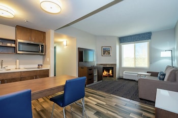 Deluxe Suite, 2 Queen Beds, Kitchen