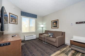 Suite, 1 King Bed with Sofa bed, Accessible (Mobility & Hearing)