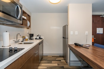 Suite, Multiple Beds, Kitchenette
