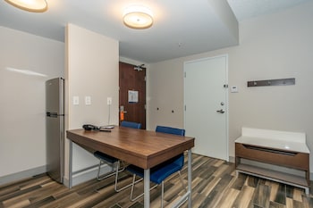 Suite, Multiple Beds, Kitchenette