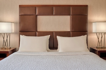 Standard Room, 1 King Bed (Hearing Accessible)