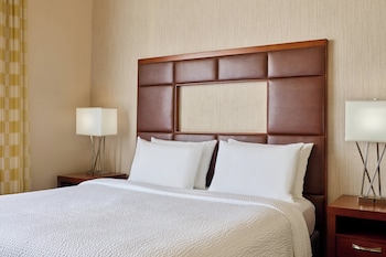 Standard Room, 1 King Bed (Hearing Accessible)