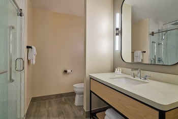 Room, 2 Queen Beds, City View