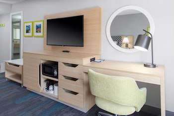 Large, One King Bed, Non-Smoking