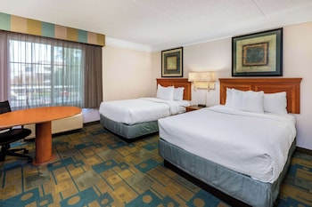Room, 2 Double Beds, Accessible, Non Smoking (Mobility, Bathtub w/ Grab Bars)