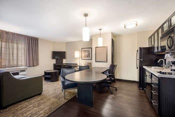 Suite, 1 Queen Bed, Accessible (Mobility Roll in Shower One Bedroom)