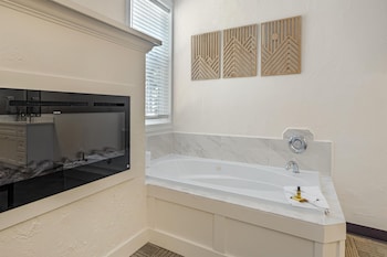 Suite, 1 King Bed, Non Smoking, Jetted Tub (with Sofabed)
