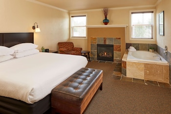 Suite, 1 King Bed, Non Smoking, Jetted Tub (with Sofabed)