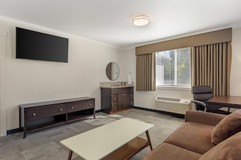 Suite, Multiple Beds, Non Smoking, Balcony