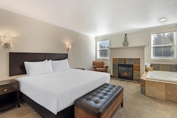 Suite, 1 King Bed, Non Smoking, Kitchen (with Sofabed, Full Kitchen)
