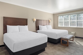 Standard Room, Multiple Beds, Non Smoking, Refrigerator & Microwave (with Sofabed)