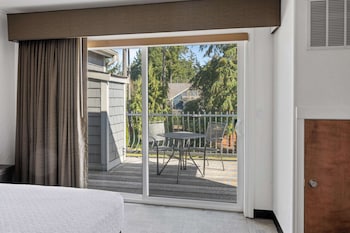 Suite, 1 King Bed, Non Smoking, Balcony (with Sofabed)