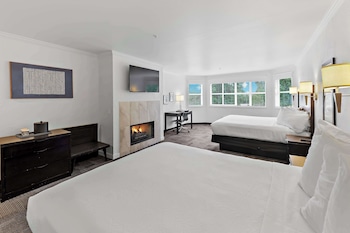 Standard Room, Multiple Beds, Non Smoking, Fireplace