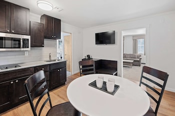 Suite, 1 King Bed, Non Smoking, Kitchen (with Sofabed, Full Kitchen)