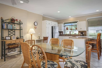 House, 3 Bedrooms, 2 Bathrooms (Private)