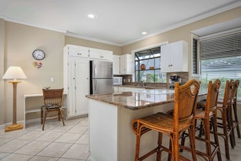 House, 3 Bedrooms, 2 Bathrooms (Private)