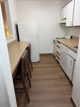 Deluxe Studio, 1 Queen Bed with Sofa bed, Accessible, Non Smoking