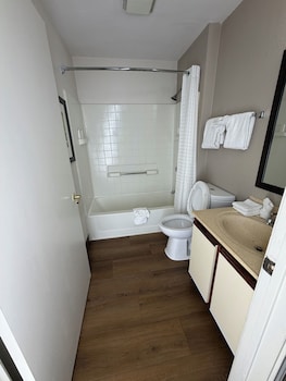 Deluxe Studio, 1 Queen Bed with Sofa bed, Non Smoking