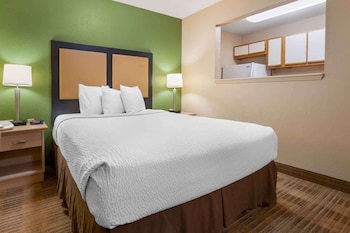 Deluxe Studio, 1 Queen Bed with Sofa bed, Non Smoking