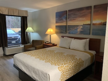 Standard Room, 1 Queen Bed