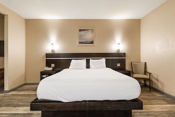 Suite, 1 King Bed, Non Smoking, Kitchenette