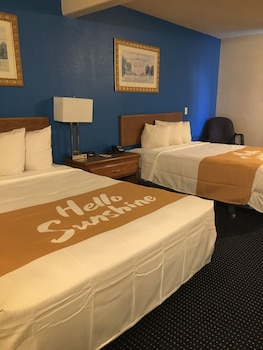 Room, 2 Queen Beds, Non Smoking