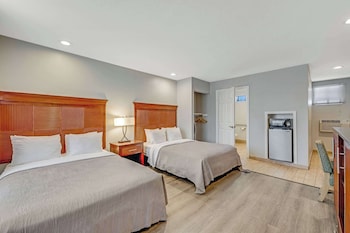 Room, 2 Double Beds, Accessible, Non Smoking (Roll-In Shower)