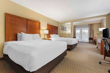 Room, 2 Queen Beds, Non Smoking, Poolside