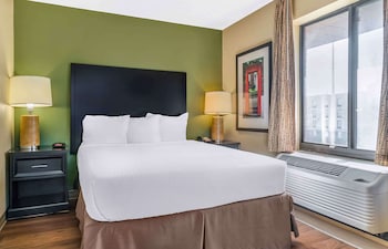 Deluxe Studio, 1 Queen Bed with Sofa bed, Non Smoking