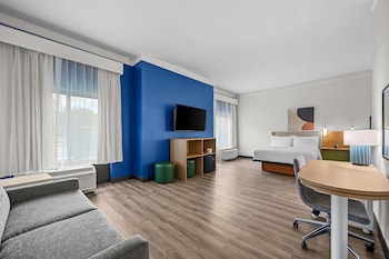 Room, 2 Queen Beds, Mobility Accessible, Bathtub