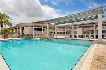 Standard Room, 1 King Bed, Non Smoking, Pool Side